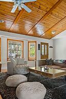 Luxurious Mountain Retreat w Hot Tub Fireplace