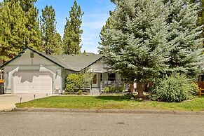 Luxurious Mountain Retreat w Hot Tub Fireplace
