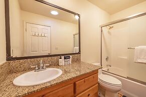 Luxurious Mountain Retreat w Hot Tub Fireplace