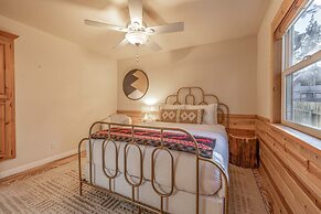 Luxurious Mountain Retreat w Hot Tub Fireplace