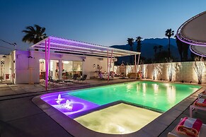 Retro Chic Oasis Saltwater Pool Spa Mnt Views