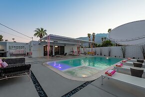 Retro Chic Oasis Saltwater Pool Spa Mnt Views
