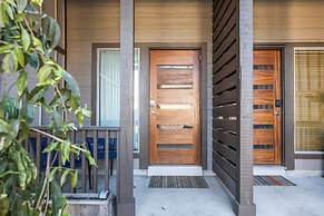 Chic & Homey 3BR Close to Downtown