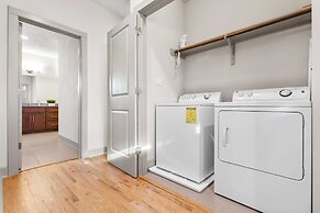 Chic & Homey 3BR Close to Downtown