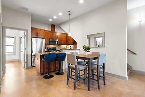 Chic & Homey 3BR Close to Downtown