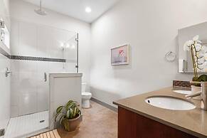 Chic & Homey 3BR Close to Downtown