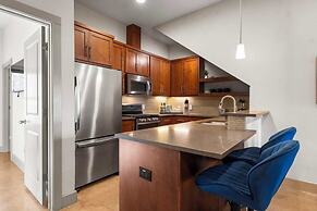 Chic & Homey 3BR Close to Downtown