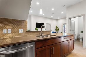 Chic & Homey 3BR Close to Downtown