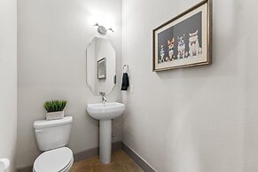 Chic & Homey 3BR Close to Downtown