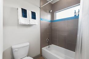 Chic & Homey 3BR Close to Downtown