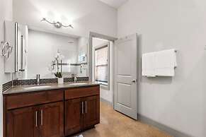 Chic & Homey 3BR Close to Downtown