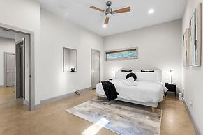 Chic & Homey 3BR Close to Downtown