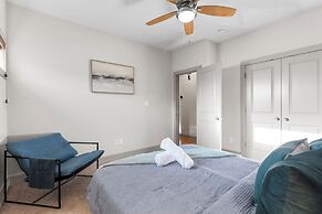 Chic & Homey 3BR Close to Downtown