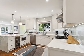 Charming Retreat With Hot Tub & Scenic Trails 2 Bedroom Home