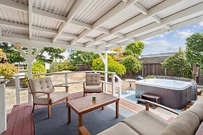 Charming Retreat With Hot Tub & Scenic Trails 2 Bedroom Home