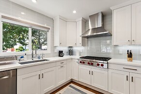 Charming Retreat With Hot Tub & Scenic Trails 2 Bedroom Home