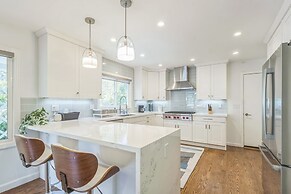 Charming Retreat With Hot Tub & Scenic Trails 2 Bedroom Home