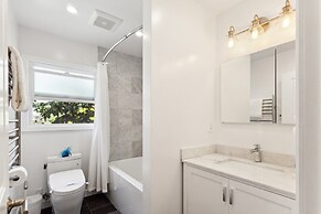 Charming Retreat With Hot Tub & Scenic Trails 2 Bedroom Home