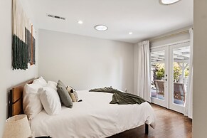 Charming Retreat With Hot Tub & Scenic Trails 2 Bedroom Home