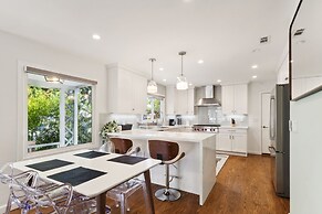 Charming Retreat With Hot Tub & Scenic Trails 2 Bedroom Home