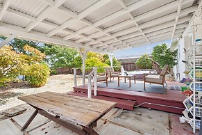 Charming Retreat With Hot Tub & Scenic Trails 2 Bedroom Home