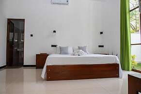 Randon Resort Mirissa