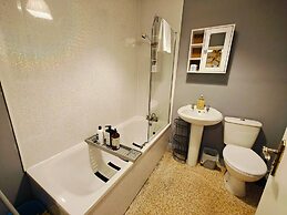 2BR Fortuna Meadow in Belfast