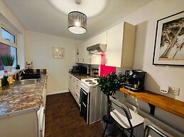 2BR Fortuna Meadow in Belfast