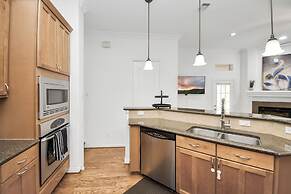 Lux Galleria Home-5BR Roof Deck