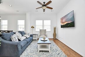 Lux Galleria Home-5BR Roof Deck