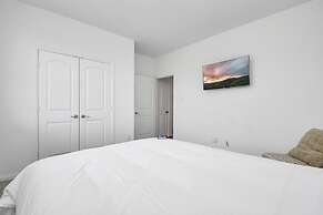 Lux Galleria Home-5BR Roof Deck