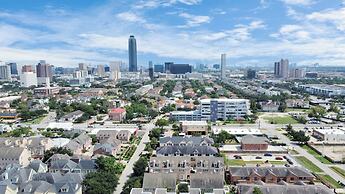 Lux Galleria Home-5BR Roof Deck