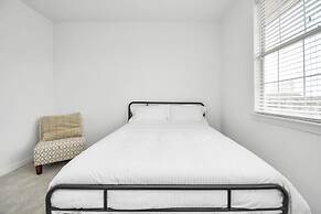 Lux Galleria Home-5BR Roof Deck