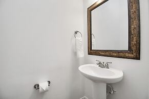 Lux Galleria Home-5BR Roof Deck