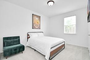 Lux Galleria Home-5BR Roof Deck