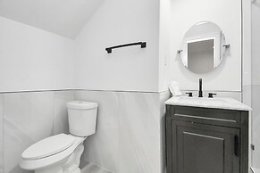 Lux Galleria Home-5BR Roof Deck