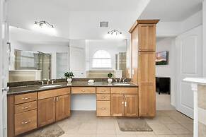 Lux Galleria Home-5BR Roof Deck