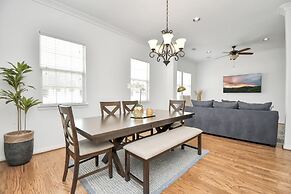 Lux Galleria Home-5BR Roof Deck