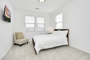 Lux Galleria Home-5BR Roof Deck