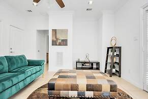 Lux Galleria Home-5BR Roof Deck