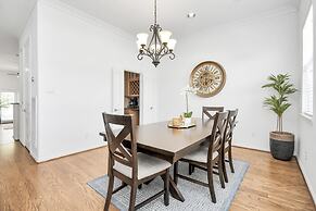 Lux Galleria Home-5BR Roof Deck