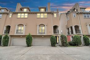 Lux Galleria Home-5BR Roof Deck