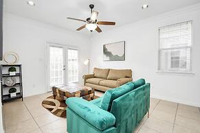 Lux Galleria Home-5BR Roof Deck