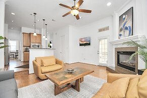 Lux Galleria Home-5BR Roof Deck