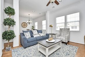 Lux Galleria Home-5BR Roof Deck