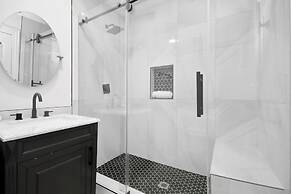 Lux Galleria Home-5BR Roof Deck