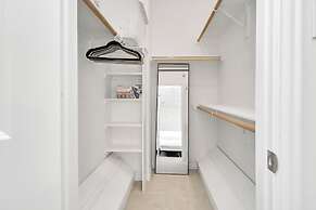 Lux Galleria Home-5BR Roof Deck