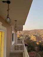 Eighth Wonders Hotel