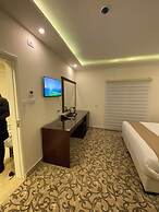 Eighth Wonders Hotel