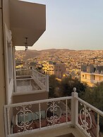 Eighth Wonders Hotel